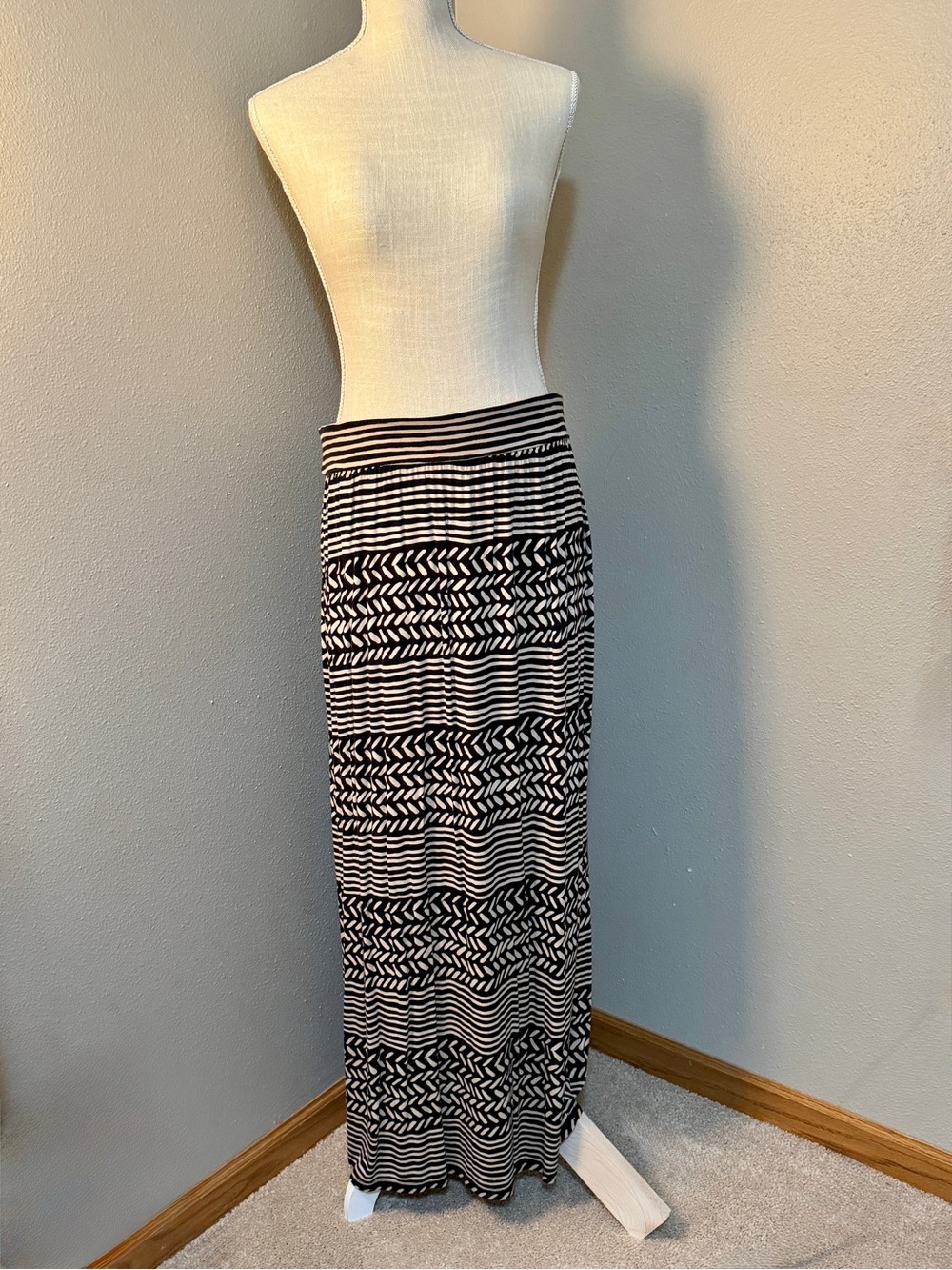 Loft Black and White Patterned Maxi Skirt